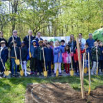 Bryden School Students Help Beachwood Mayor Plant Trees For Arbor Day