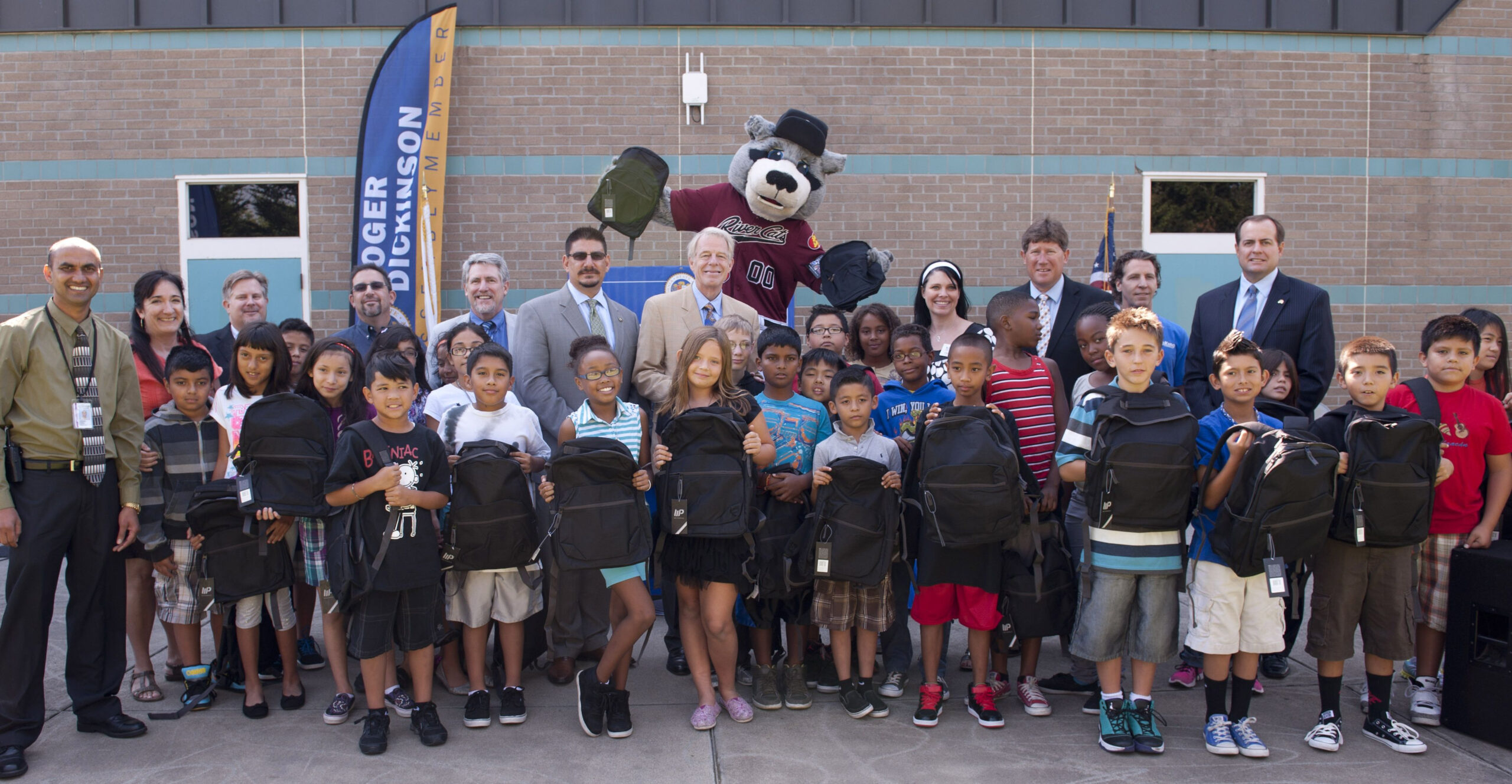 Natomas Youth Receive 500 Free Backpacks The Natomas Buzz